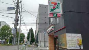 隣のセブンイレブンの写真