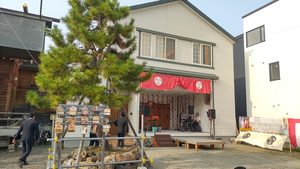 札幌村神社例大祭の演芸奉納に向けて準備中のステージ