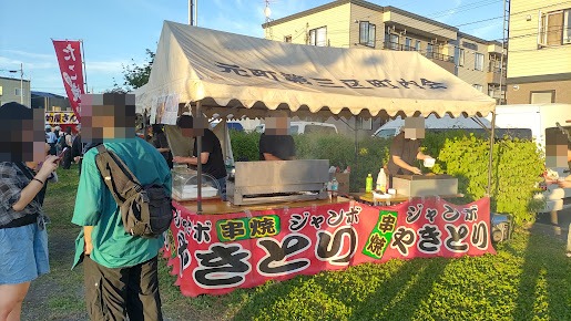 元町三区町内会盆踊り会場の焼き鳥の屋台