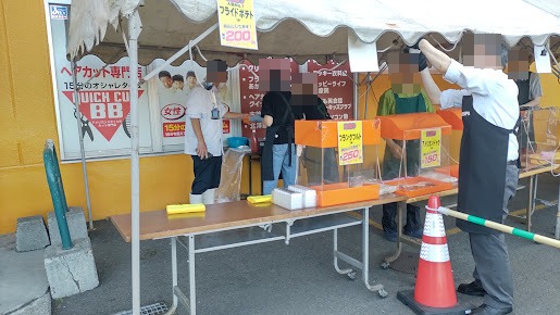 北栄盆踊り大会で準備を進める飲食露店1枚目